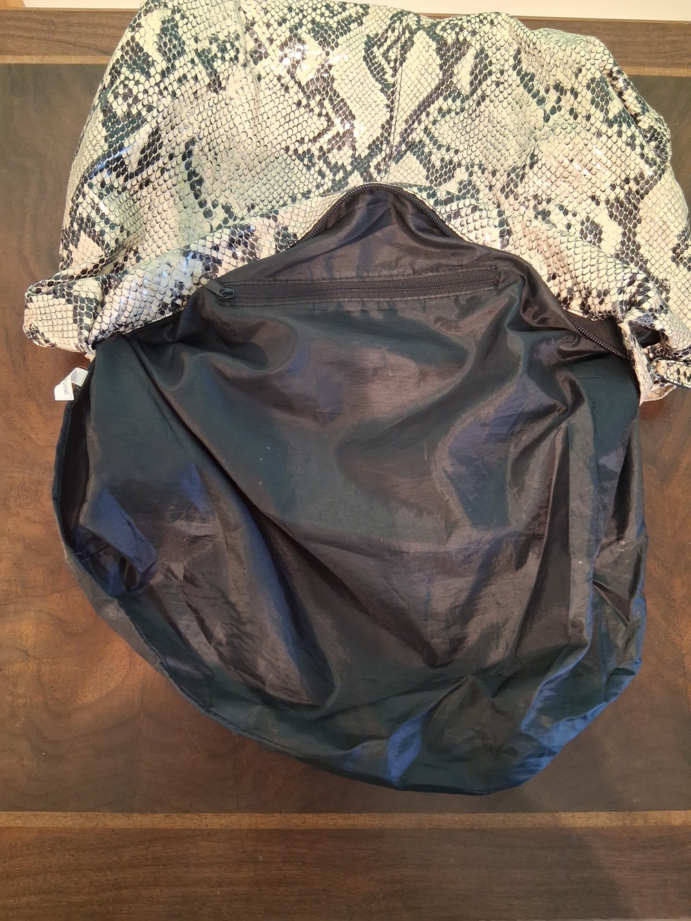 Snake Python-Print Bag In Black & White - Picture 6 of 6